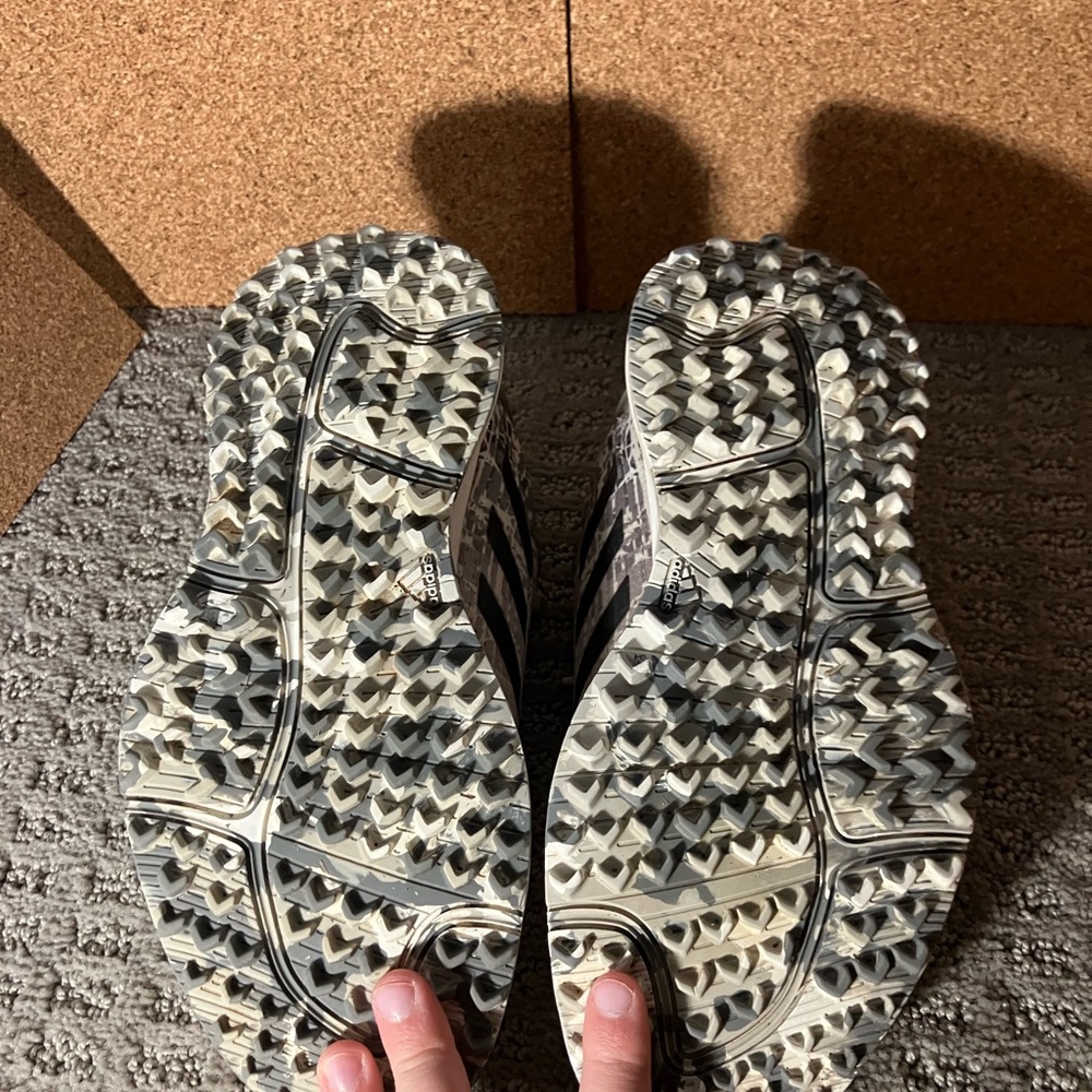 Golf shoes size 4